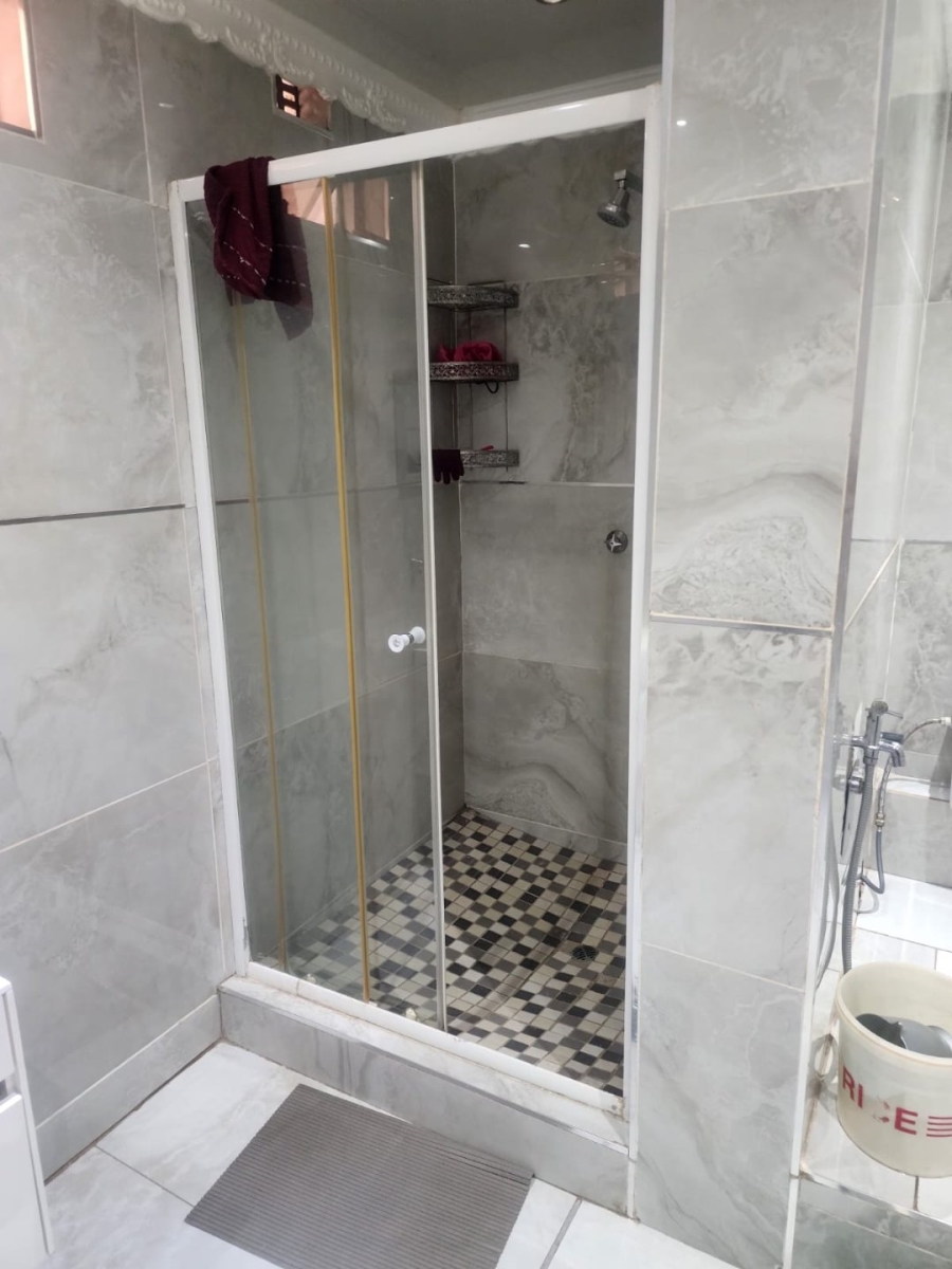 6 Bedroom Property for Sale in Manzil Park North West